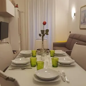 Karina House-check In H 24 Como